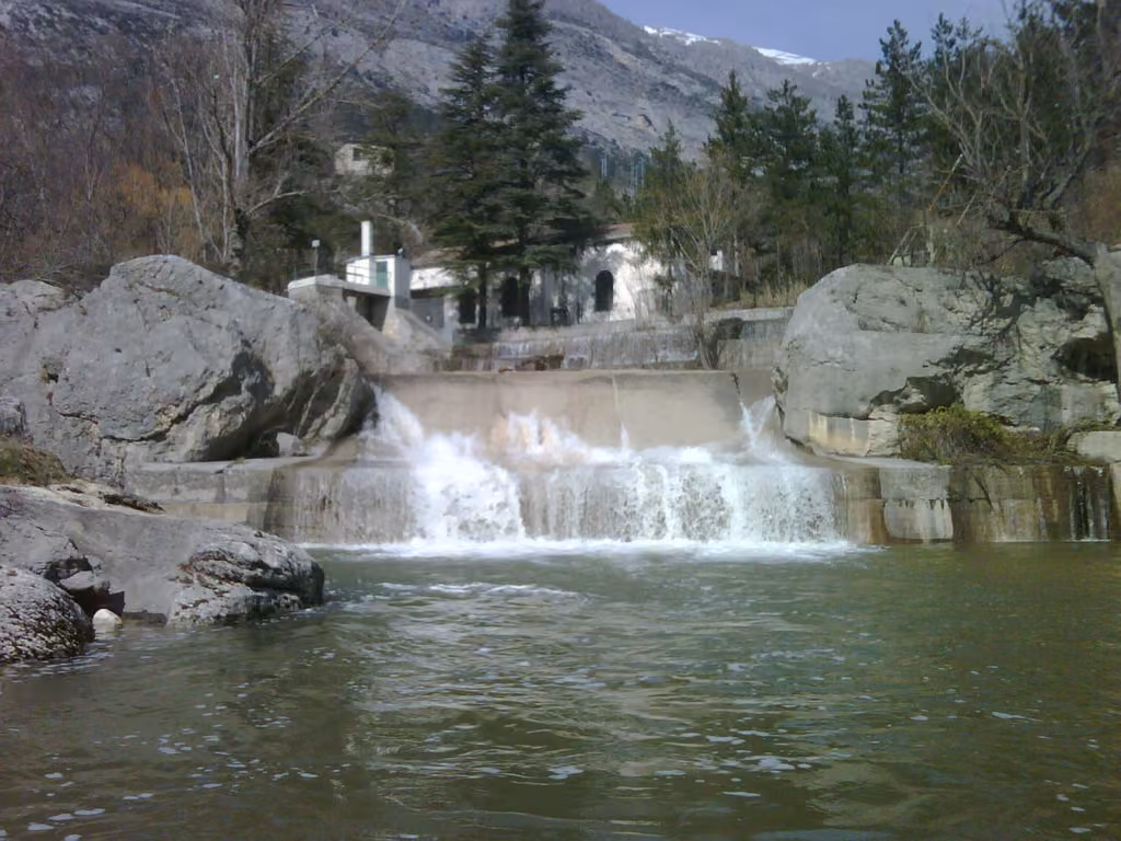 Bagno della guest house a Lama dei Peligni con doccia e sanitari